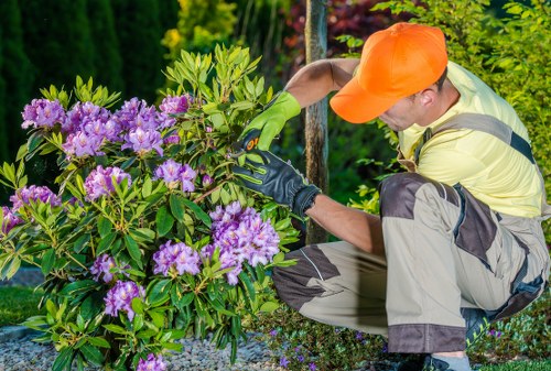 Sheltered bays for garden waste and recycling streams